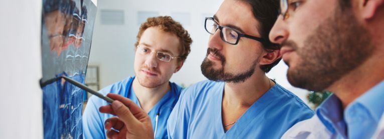 Mantenerse al Día: La Importancia de la Actualización Continua en la Profesión Médica